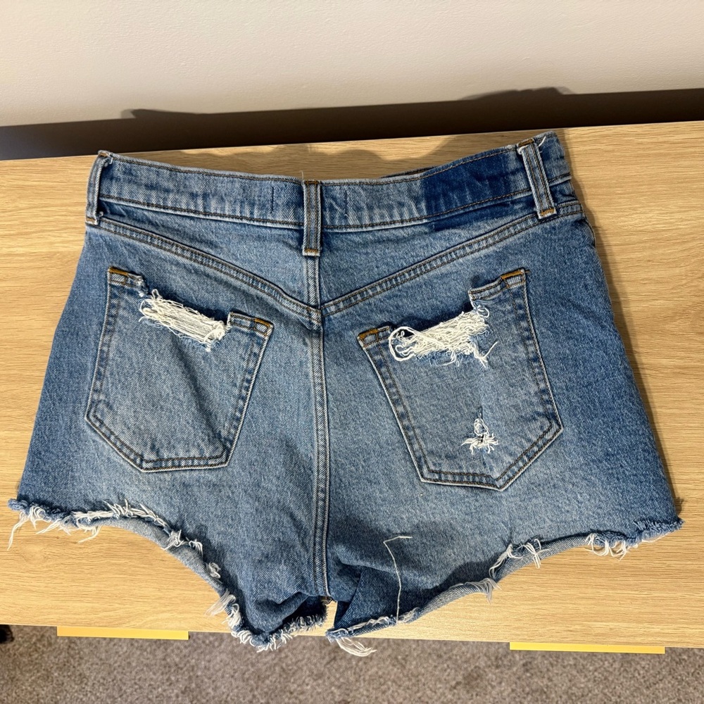 A&F The Mom Short Mid Rise - Picture 2 of 3